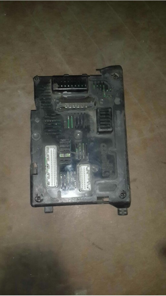 RENAULT CLIO 3 2006 - 2009 UCH BODY CONTROL MODULE BOARD BCM 8200383473